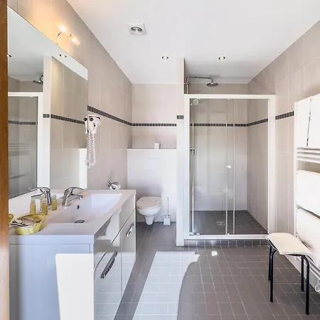 De La Hotel 3*