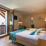 Hotel De La 3*