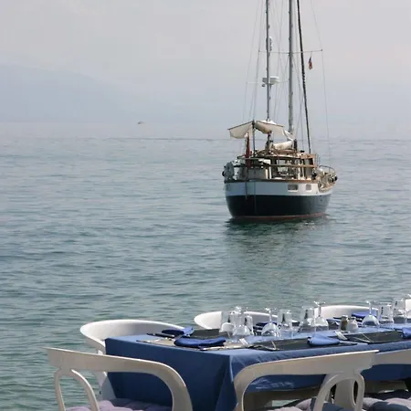 Hotel De La 3*