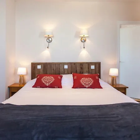 Hotel De La 3*